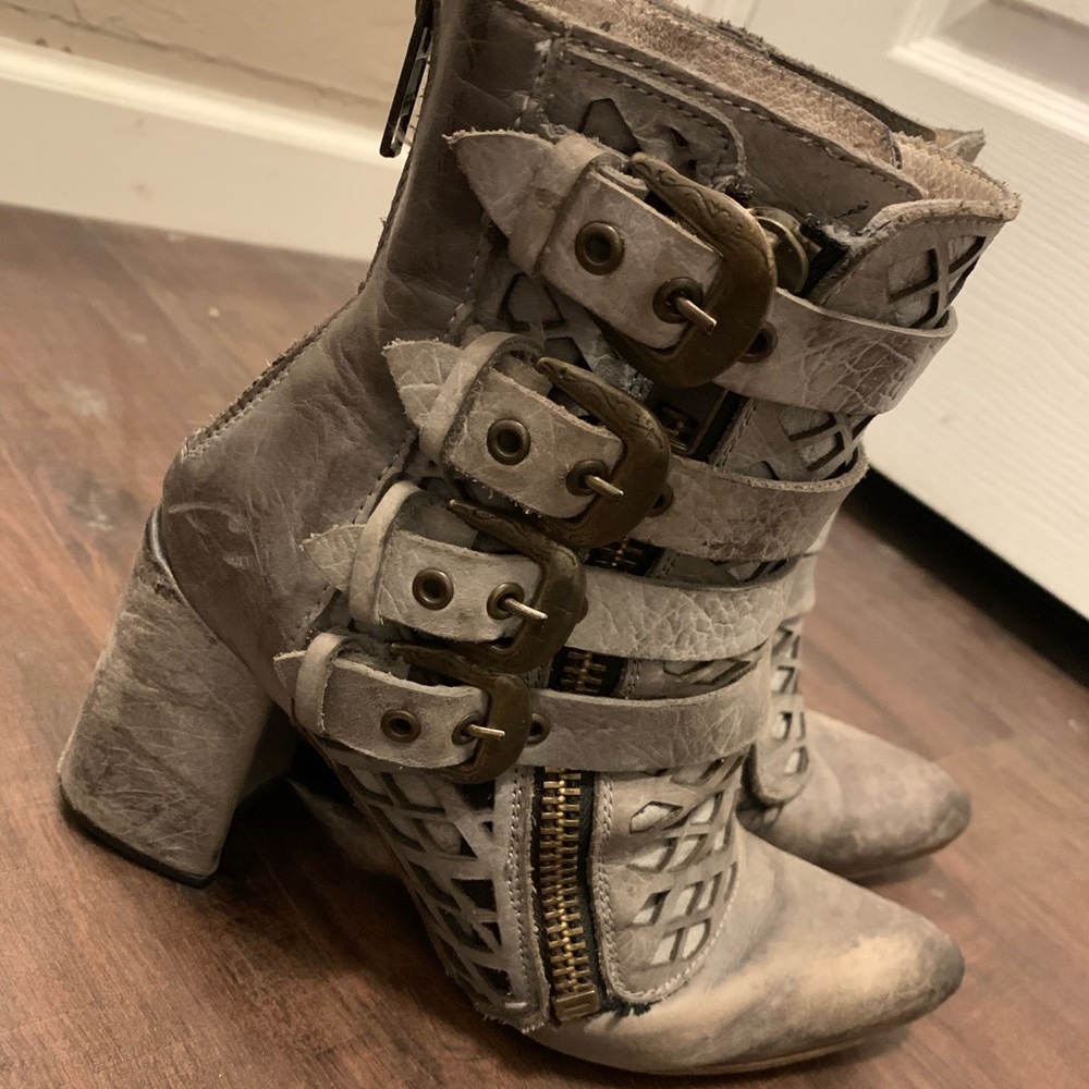 Freebird by Steven Julia size 7